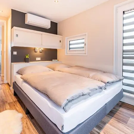 Hausboot Atlantis 11 船上ホテル *