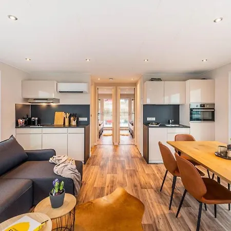 Hausboot Atlantis 11 船上ホテル *